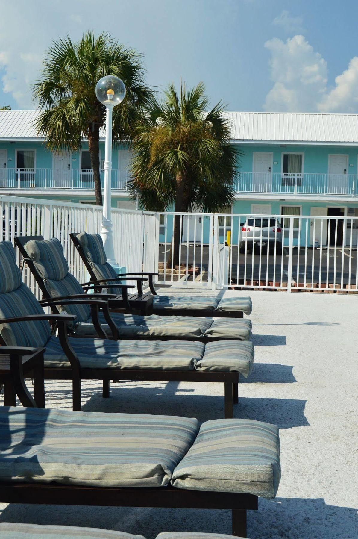 Destin Inn & Suites Exterior photo