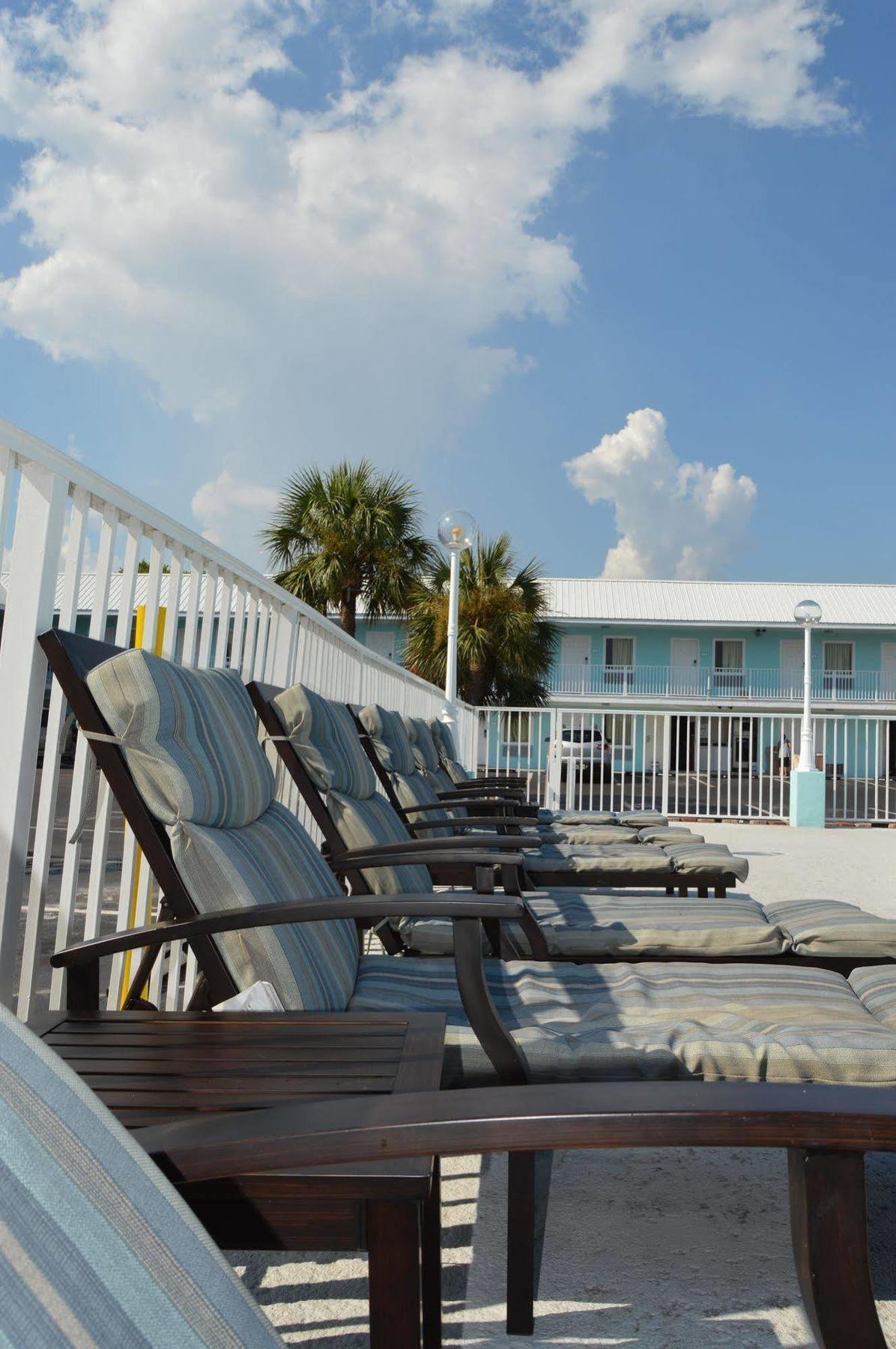 Destin Inn & Suites Exterior photo